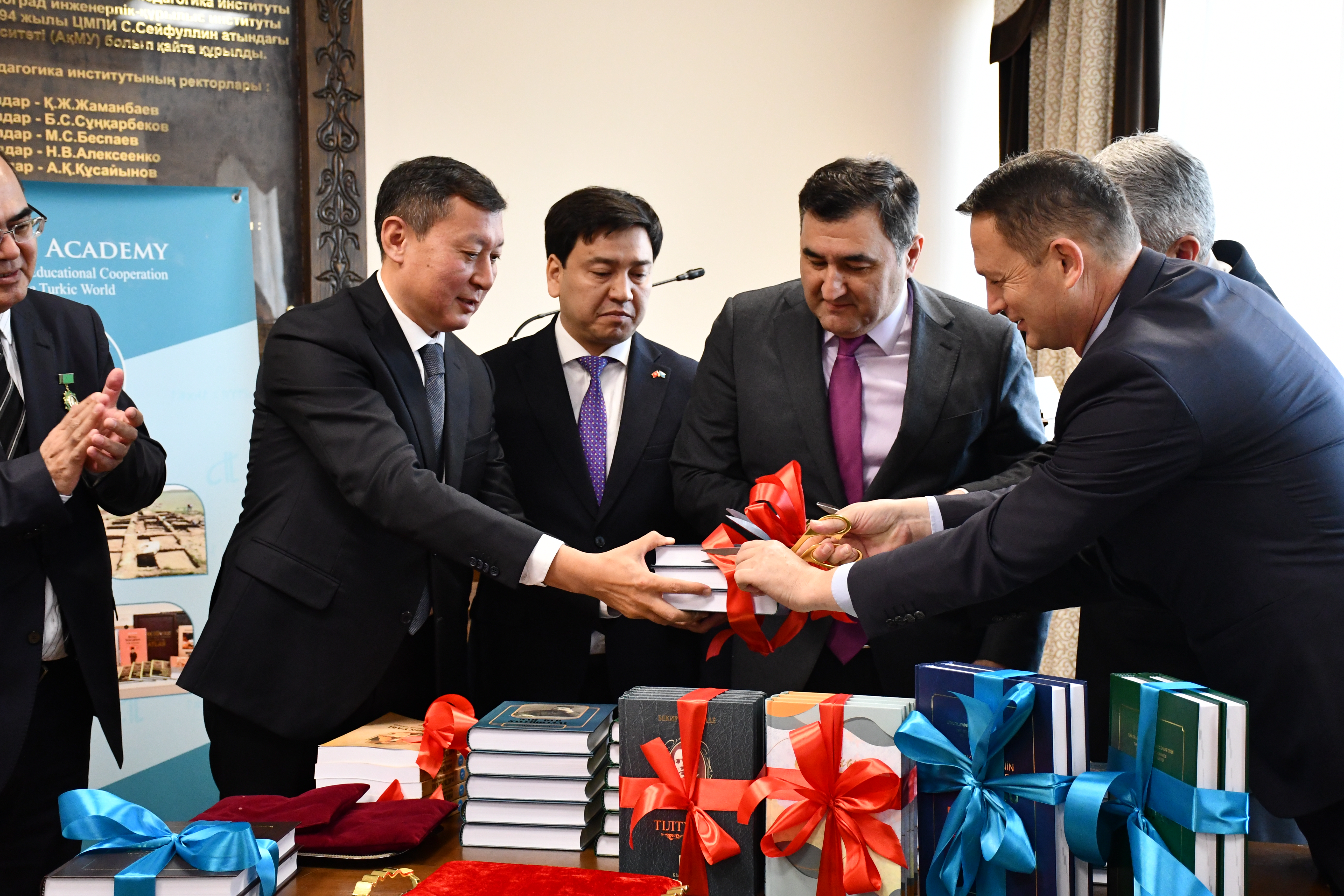 Презентация научных публикаций Тюркской Академии в Астане