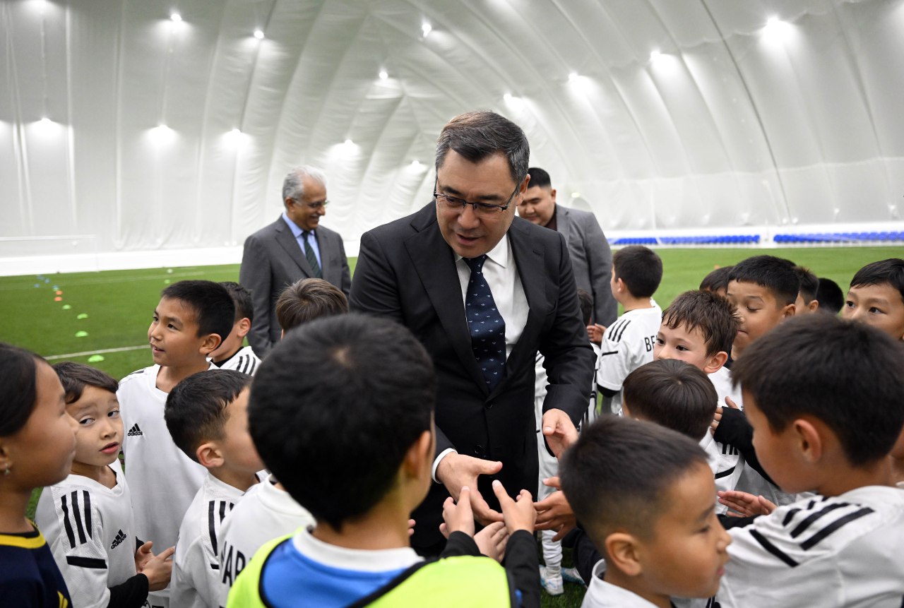 Садыр Жапаров открыл учебно-тренировочную базу для сборных команд Кыргызстана по футболу