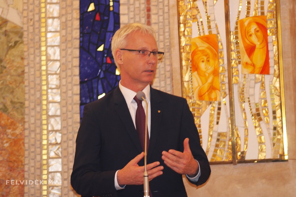 Венгрия стремится воспитать новое поколение патриотов и верующих