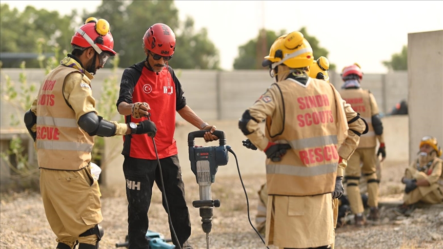 Turkish Aid Agency Trains Pakistani Scouts in Disaster Management