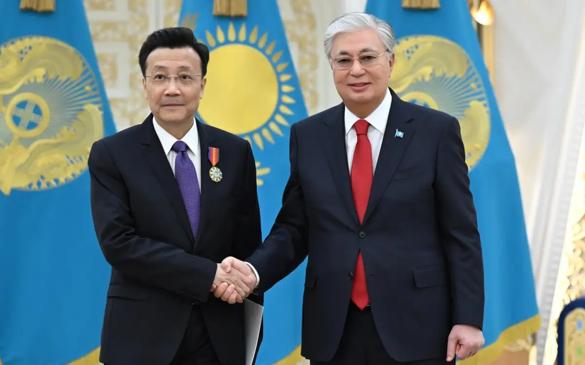 Kazakistan Cumhurbaşkanı, Çin Büyükelçisini “Dostyk” Nişanı ile Ödüllendirdi