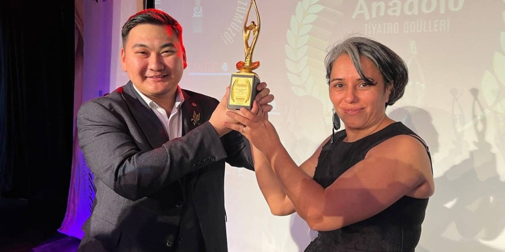 Уланмырза Карыпбаев признан лучшим театральным режиссером Тюркского мира